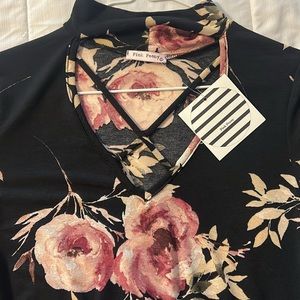 NWT Choker necked, Rose detailed,Quarter-sleeve top